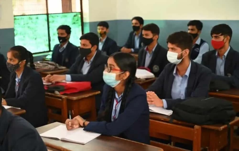 Delhi schools to extend their working days and shorten the summer vacation