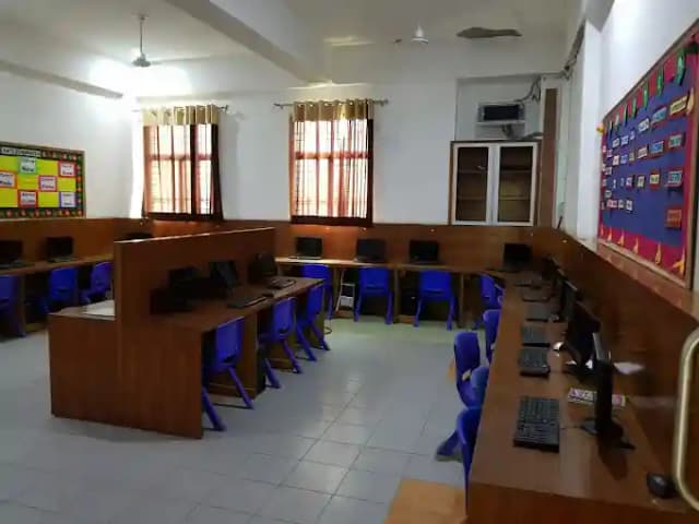 Puran Murti Global School Gallery