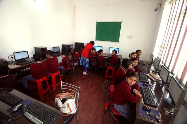 Thomas Academy Gallery