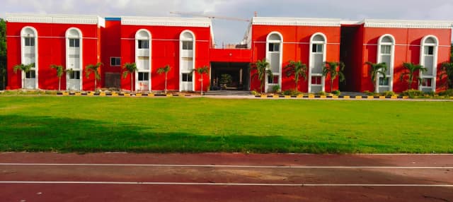 Laurus - The Universal School Gallery 0