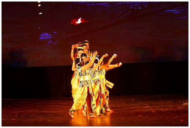 DLF Public School Gallery 17