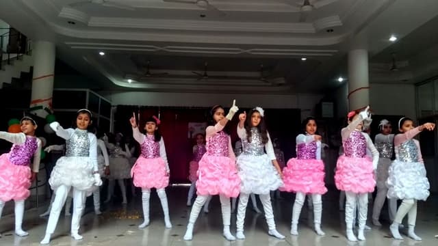 Mary Gardiner's Convent School Gallery 21