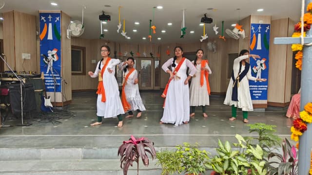 Modern Academy Gallery 16