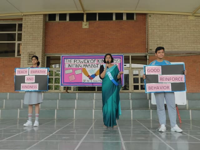 Sachdeva Global School Gallery 16