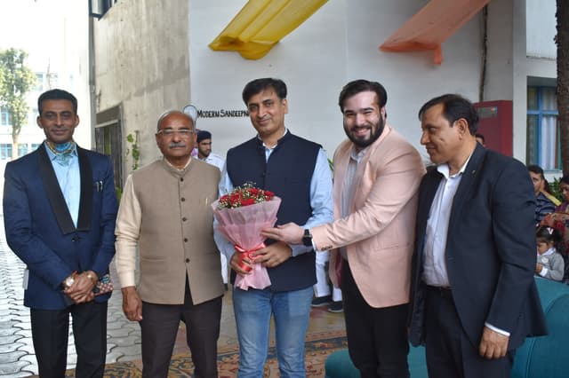 Modern Sandeepni School Gallery 40