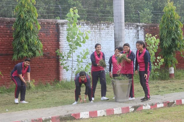 The Oxford Academy Gallery 9