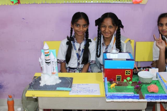 Laurus - The Universal School Gallery 13