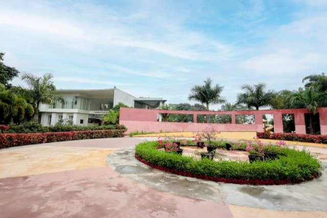 Redbridge International Academy Gallery 3