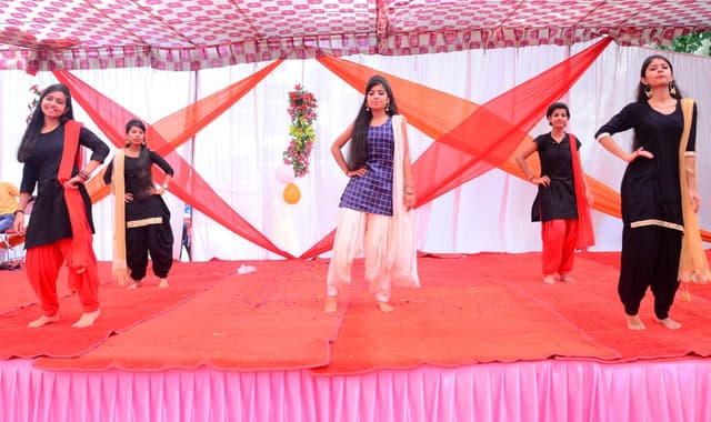 Holy Child Model Sec. School Gallery 7