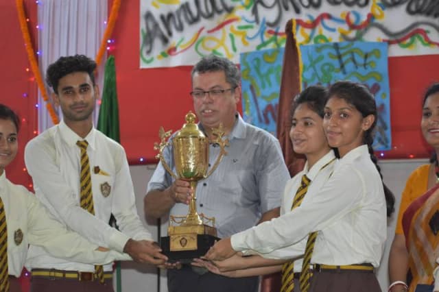 Julien Day School Gallery 13