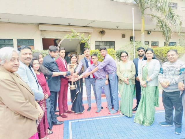 Shri Sanatan Dharam Saraswati Bal Mandir Sr Sec School Gallery 1