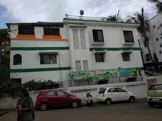 Flying Birds School Gallery