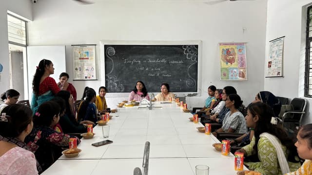 Saraswati Balika Vidya Mandir School Gallery 18