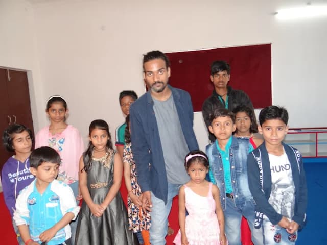 GN International Academy Gallery 13