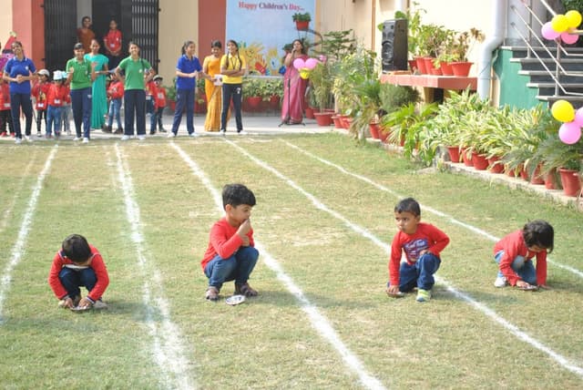 Pioneer Montessori School Gallery 23