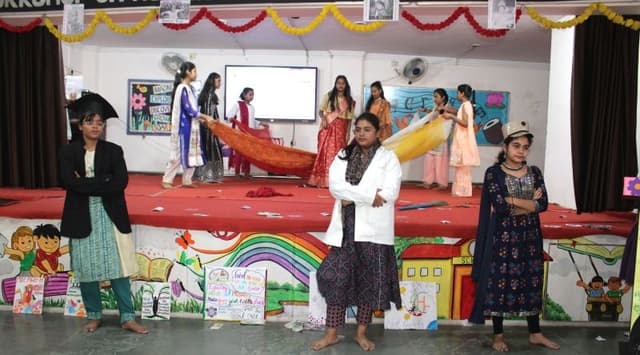 David Model Public Junior High School Gallery 42