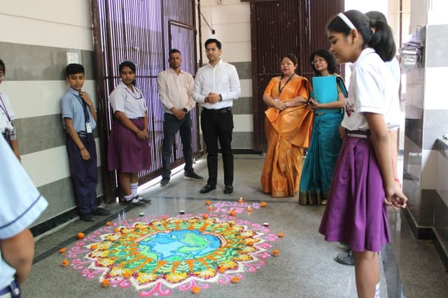 David Model Public Junior High School Gallery 38