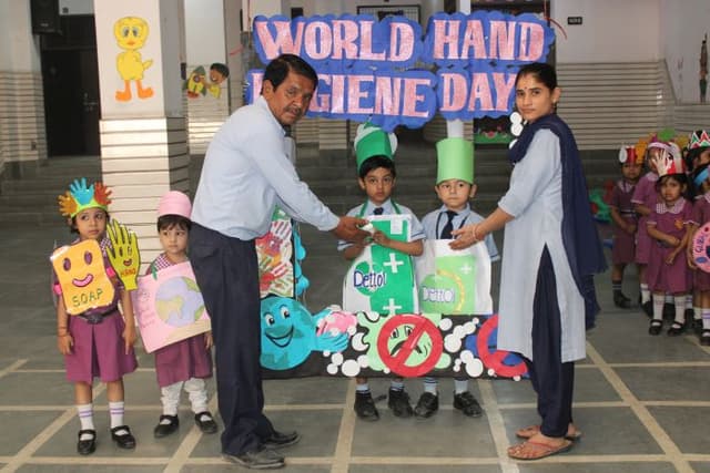 David Model Public Junior High School Gallery 5