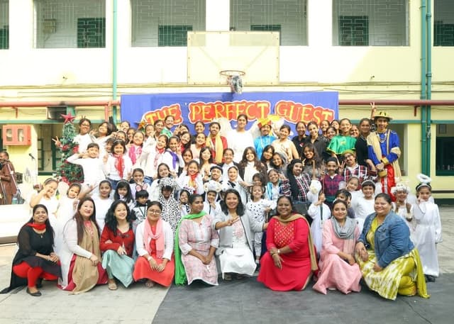 Pratt Memorial School Gallery 9