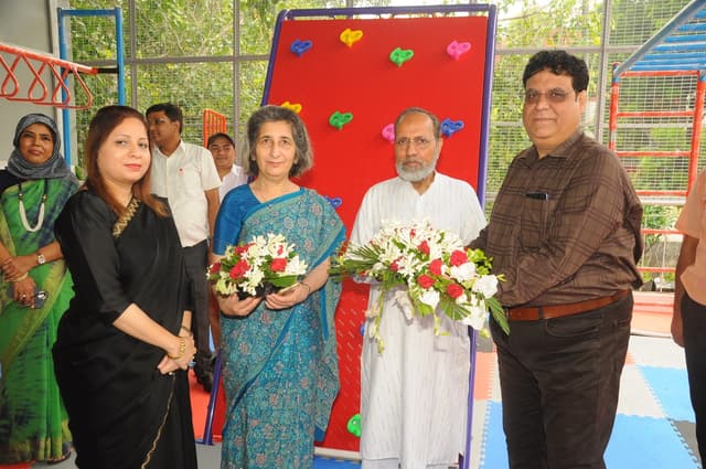 Crescent School Gallery 19