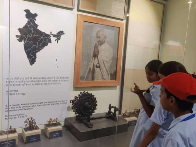 Cambridge School Gallery 23